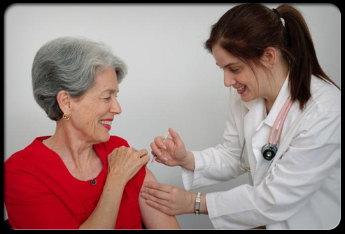 shingles-s16-photo-of-woman-receiving-vaccine